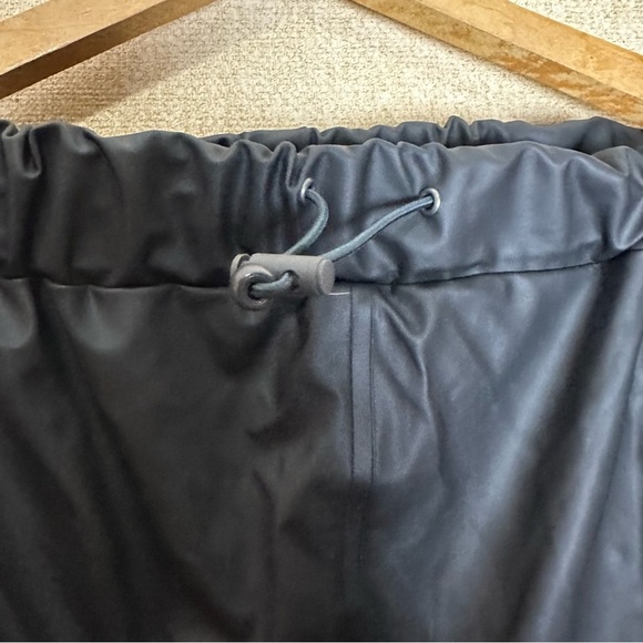 Helly Hansen Water Proof Pants Size Medium - Picture 5 of 6